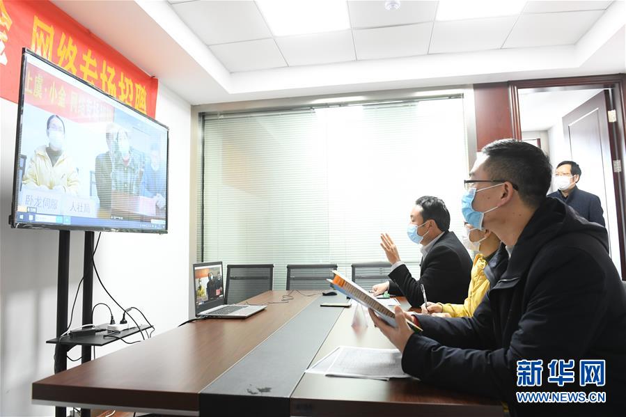 （新華全媒頭條·圖文互動(dòng)）（18）從人民中汲取磅礴力量——習(xí)近平總書(shū)記同出席2020年全國(guó)兩會(huì)人大代表、政協(xié)委員共商國(guó)是紀(jì)實(shí)