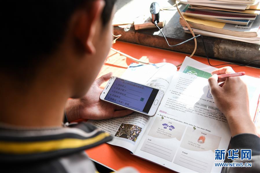 （新華全媒頭條·圖文互動(dòng)）（21）從人民中汲取磅礴力量——習(xí)近平總書(shū)記同出席2020年全國(guó)兩會(huì)人大代表、政協(xié)委員共商國(guó)是紀(jì)實(shí)