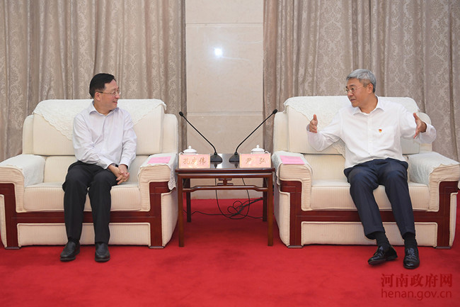 尹弘與中國太保集團(tuán)董事長(zhǎng)孔慶偉會(huì)談并出席簽約儀式