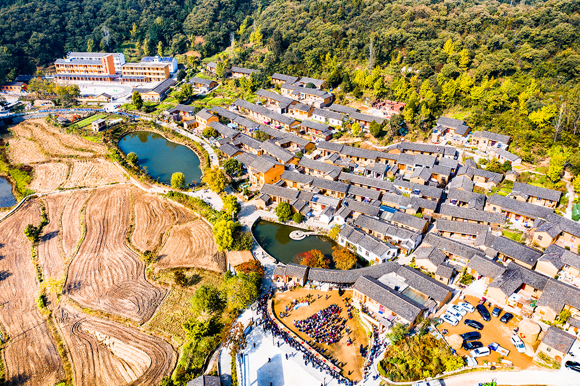 中國(guó)鄉(xiāng)村旅游新殺出一匹“黑馬”，人們都往這跑，深秋旅游真火爆