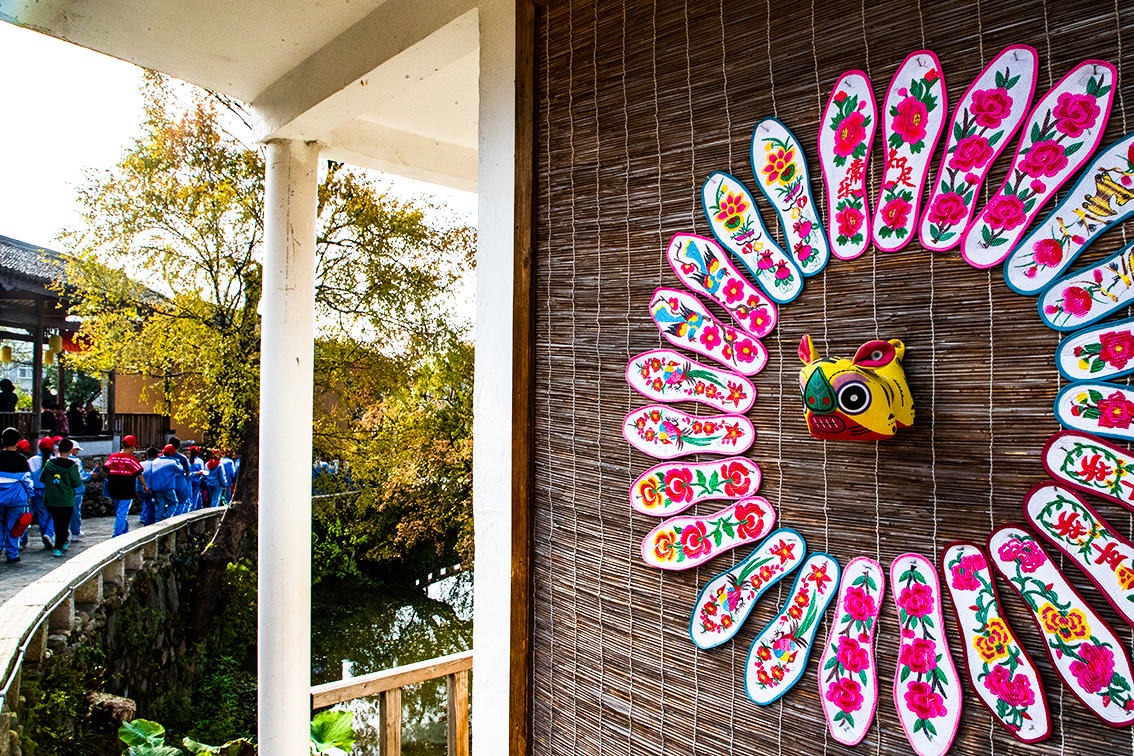 中國(guó)鄉(xiāng)村旅游新殺出一匹“黑馬”，人們都往這跑，深秋旅游真火爆