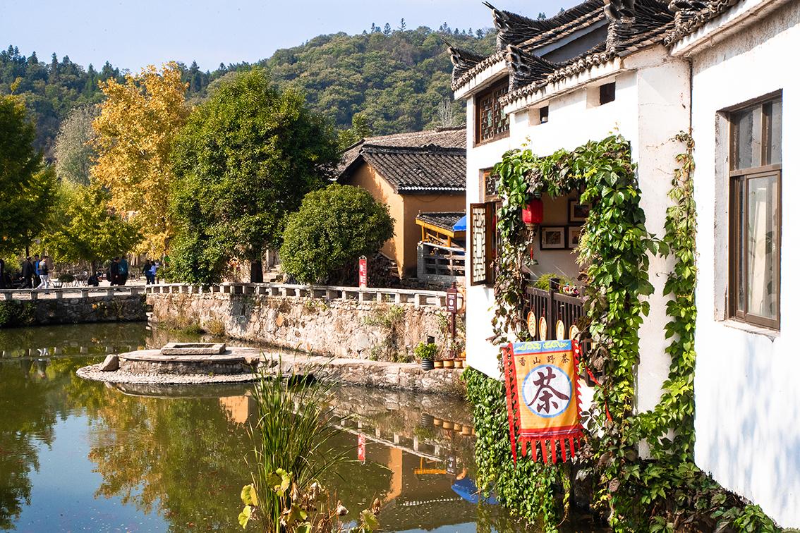 中國(guó)鄉(xiāng)村旅游新殺出一匹“黑馬”，人們都往這跑，深秋旅游真火爆