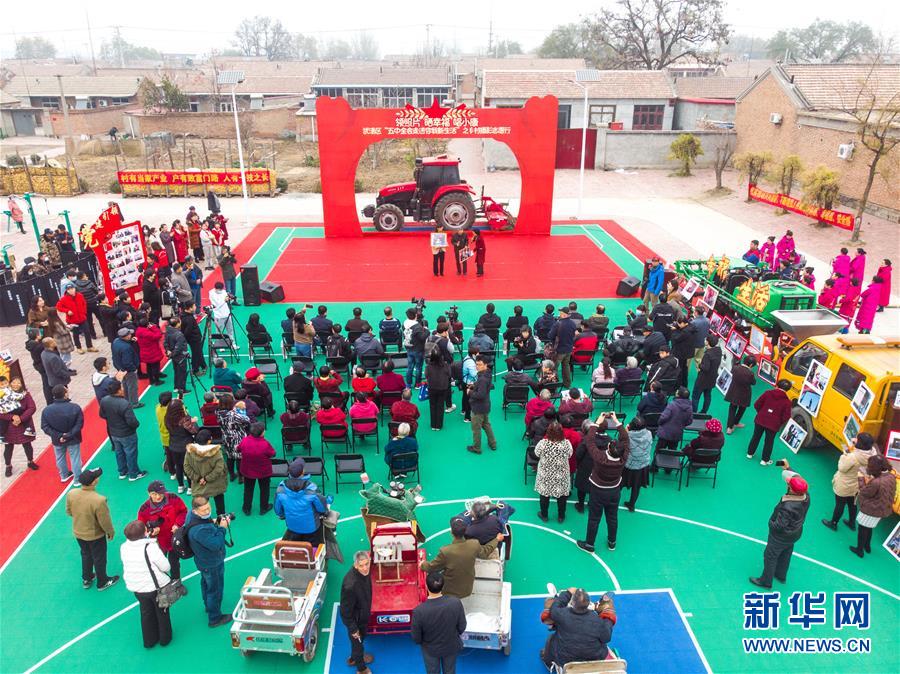 （五中全會精神在基層·圖文互動）（1）天津、福建、廣東、云南等地創(chuàng)新形式讓黨的十九屆五中全會精神“飛入尋常百姓家”