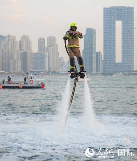 水上消防員。人民網(wǎng) 塔里克·易卜拉欣攝