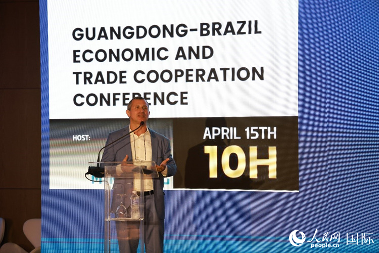 巴西里約州能源和海洋經(jīng)濟部國務(wù)秘書費利佩·佩肖托在推介會上致辭。人民網(wǎng)記者 陳海琪攝